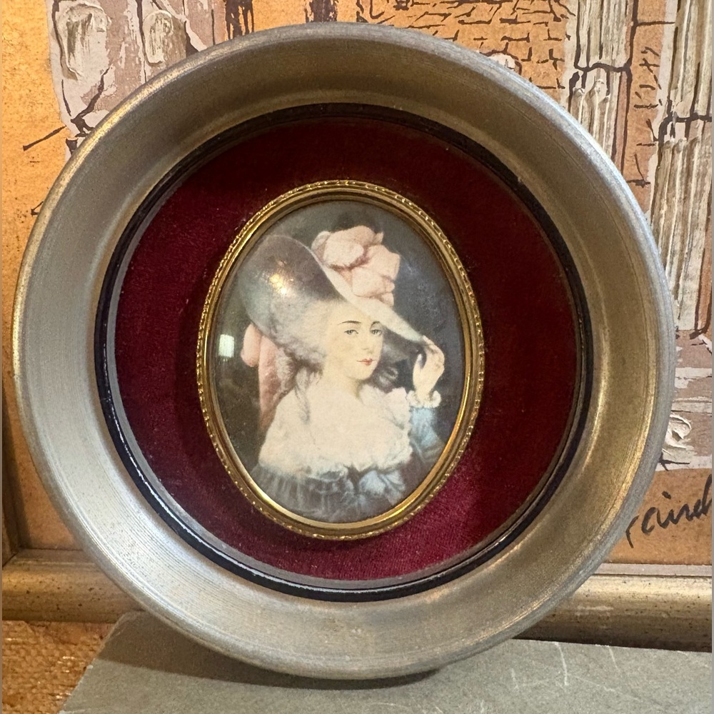 Beautiful Framed Vintage Cameo Creations - Elizabeth - Duchess of Devonshire